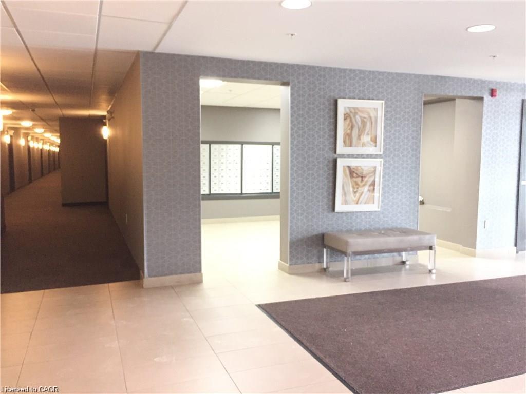 226-5010 Corporate Drive, Burlington, ON - Indoor Photo Showing Other Room