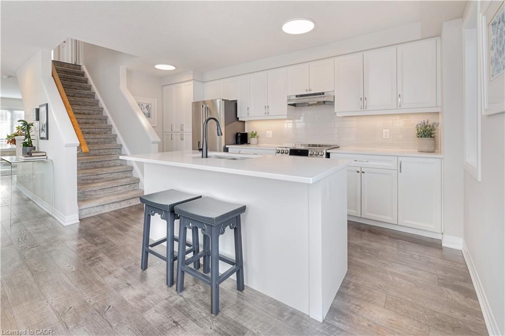 41 Sportsman Hill Street, Kitchener, ON - Indoor Photo Showing Kitchen With Upgraded Kitchen