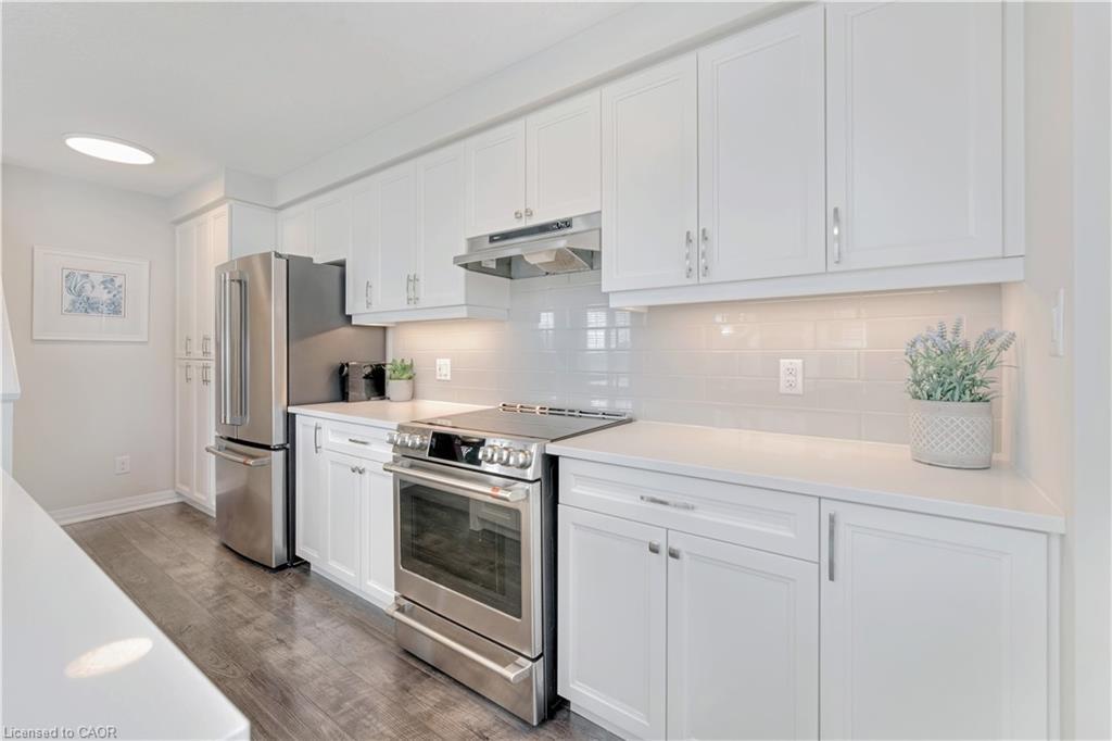 41 Sportsman Hill Street, Kitchener, ON - Indoor Photo Showing Kitchen