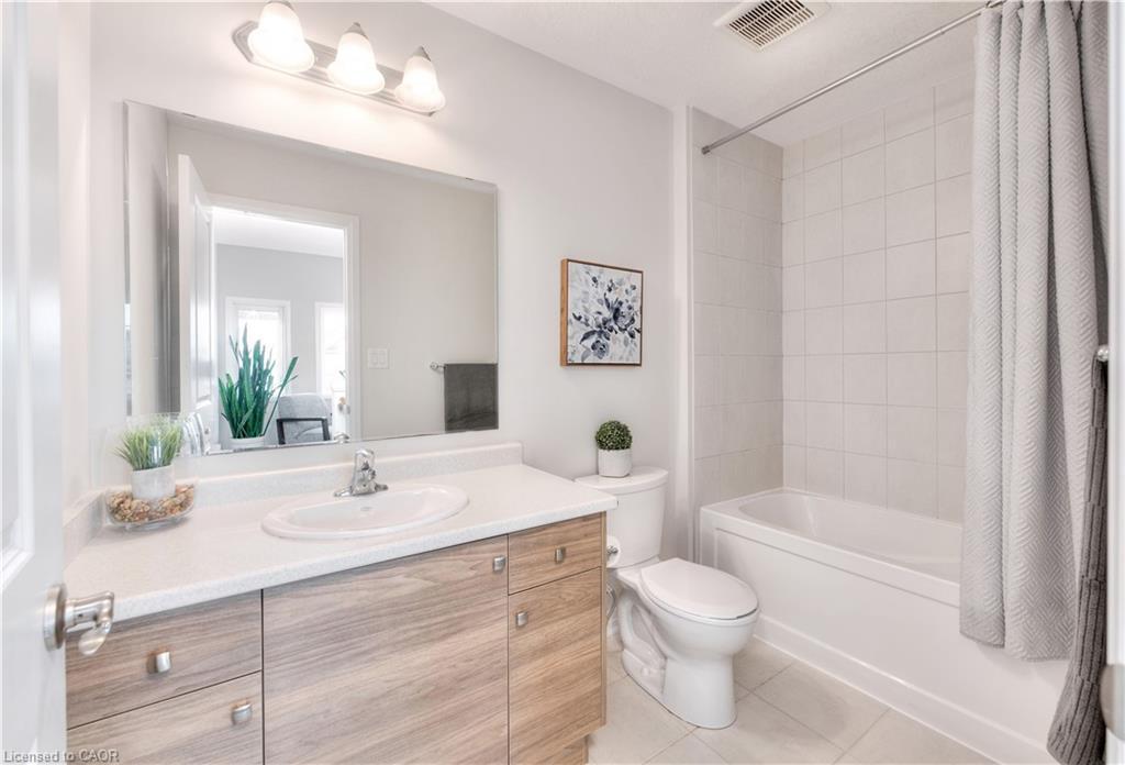 41 Sportsman Hill Street, Kitchener, ON - Indoor Photo Showing Bathroom