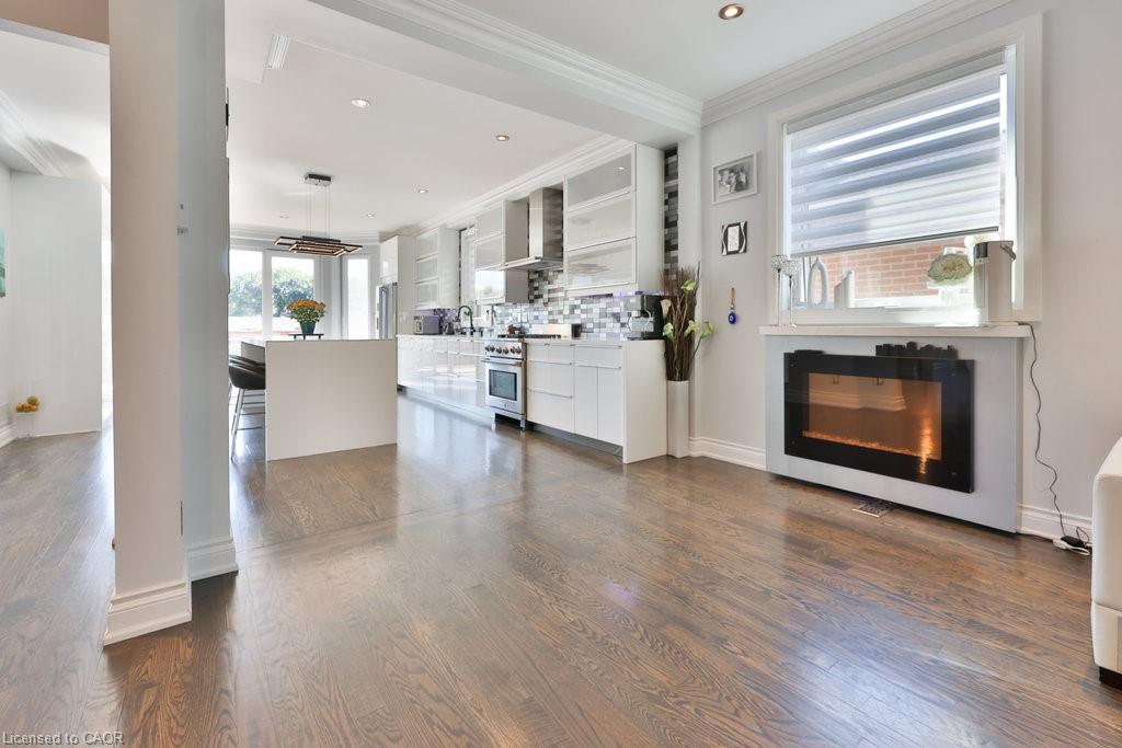 880 6Th Street, Mississauga, ON - Indoor Photo Showing Other Room With Fireplace
