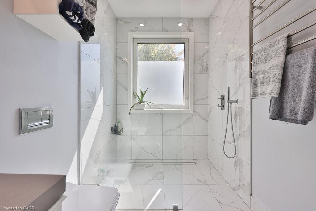 880 6Th Street, Mississauga, ON - Indoor Photo Showing Bathroom