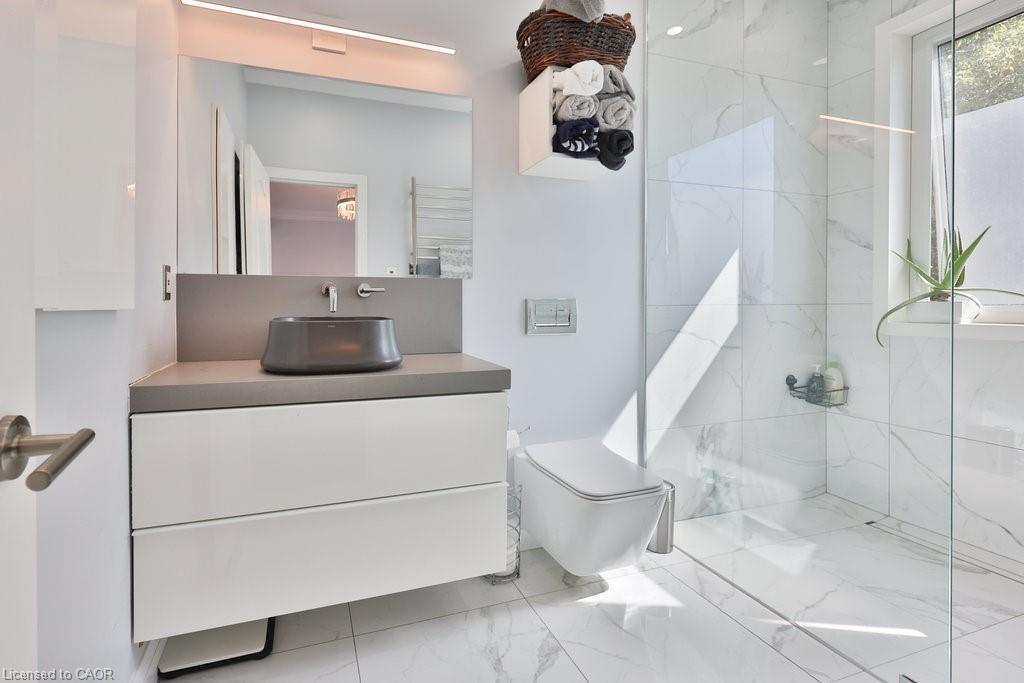 880 6Th Street, Mississauga, ON - Indoor Photo Showing Bathroom