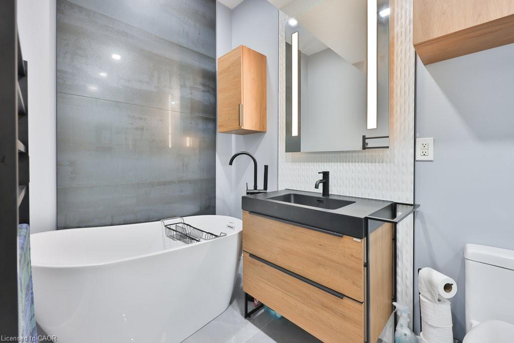 880 6Th Street, Mississauga, ON - Indoor Photo Showing Bathroom