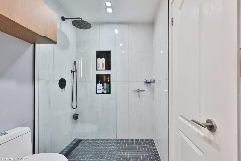 880 6Th Street, Mississauga, ON - Indoor Photo Showing Bathroom
