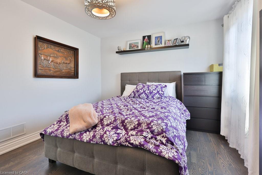 880 6Th Street, Mississauga, ON - Indoor Photo Showing Bedroom