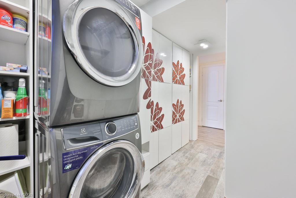 880 6Th Street, Mississauga, ON - Indoor Photo Showing Laundry Room