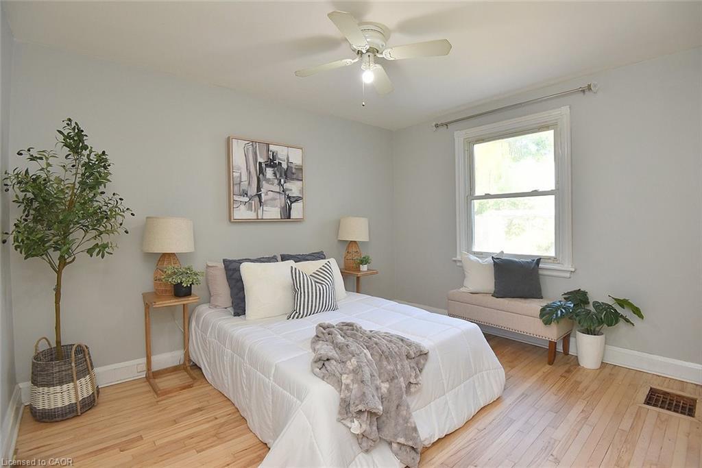 82 East 38Th Street, Hamilton, ON - Indoor Photo Showing Bedroom