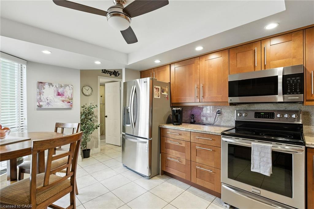 208-1201 North Shore Boulevard E, Burlington, ON - Indoor Photo Showing Kitchen