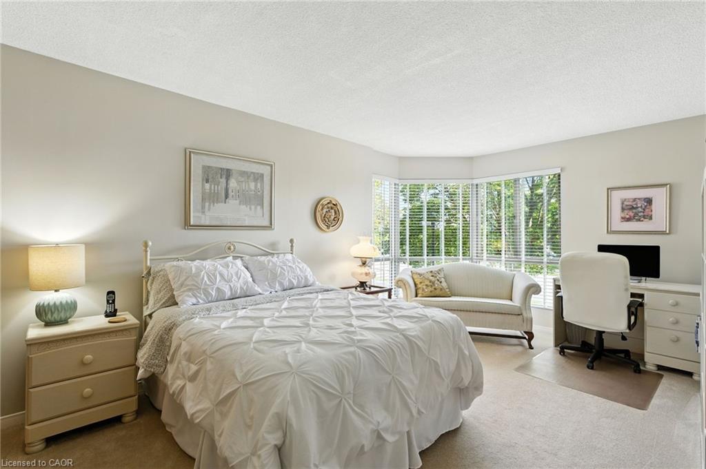208-1201 North Shore Boulevard E, Burlington, ON - Indoor Photo Showing Bedroom