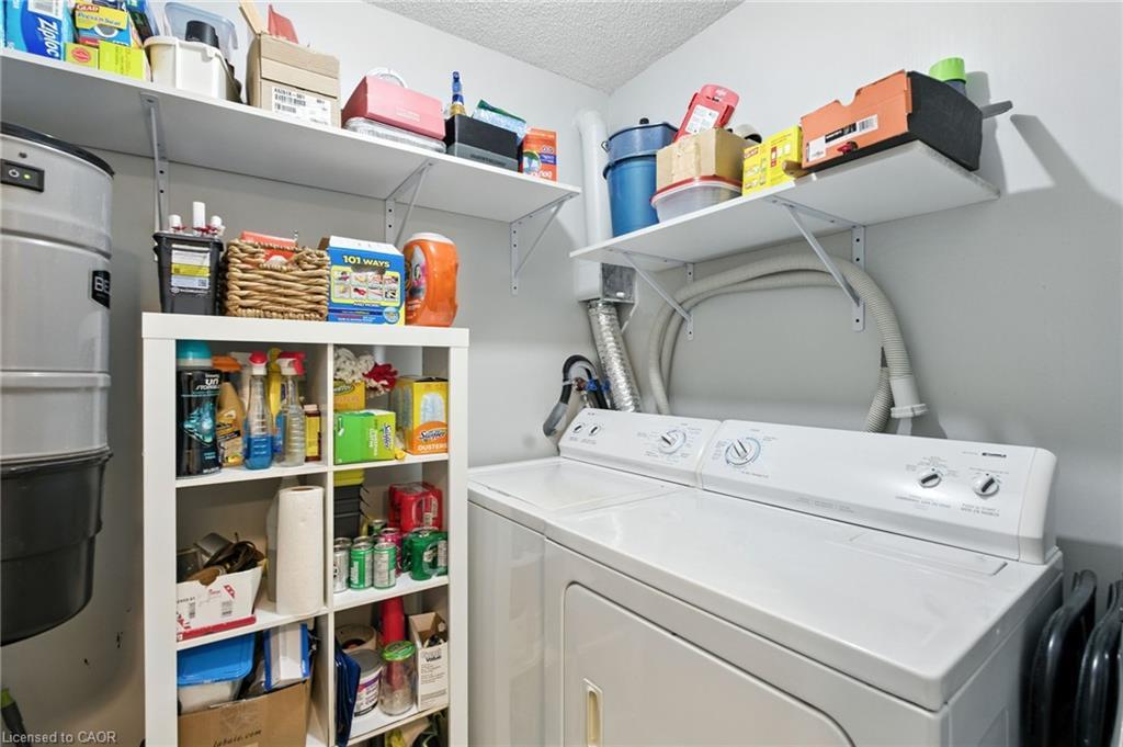 208-1201 North Shore Boulevard E, Burlington, ON - Indoor Photo Showing Laundry Room