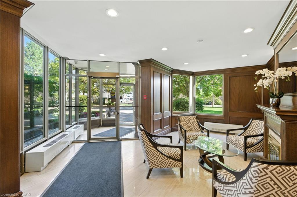 208-1201 North Shore Boulevard E, Burlington, ON - Indoor Photo Showing Other Room