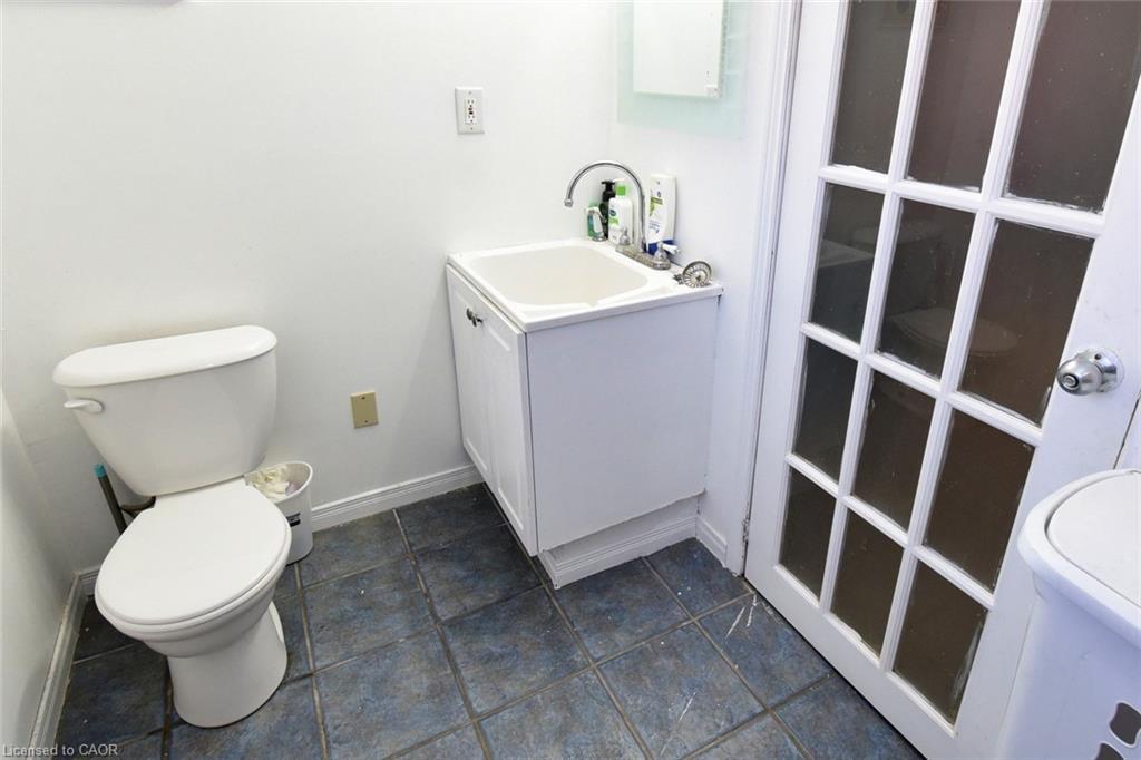 53 Seventh Avenue, Brantford, ON - Indoor Photo Showing Bathroom
