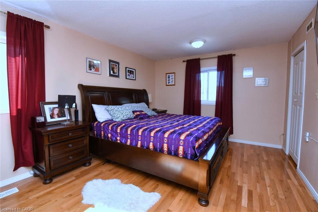 53 Seventh Avenue, Brantford, ON - Indoor Photo Showing Bedroom