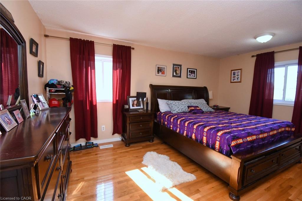 53 Seventh Avenue, Brantford, ON - Indoor Photo Showing Bedroom