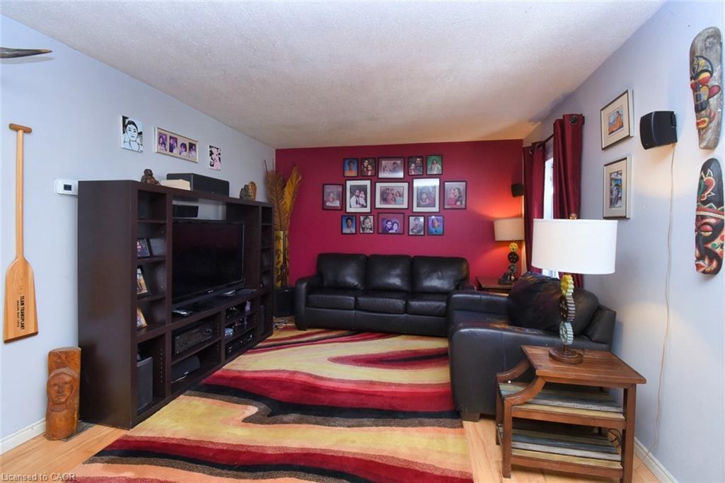53 Seventh Avenue, Brantford, ON - Indoor Photo Showing Living Room