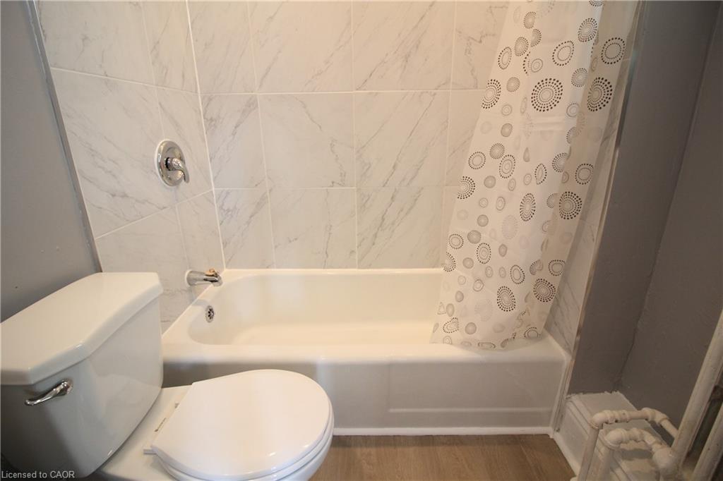 2-227 James Street N, Hamilton, ON - Indoor Photo Showing Bathroom