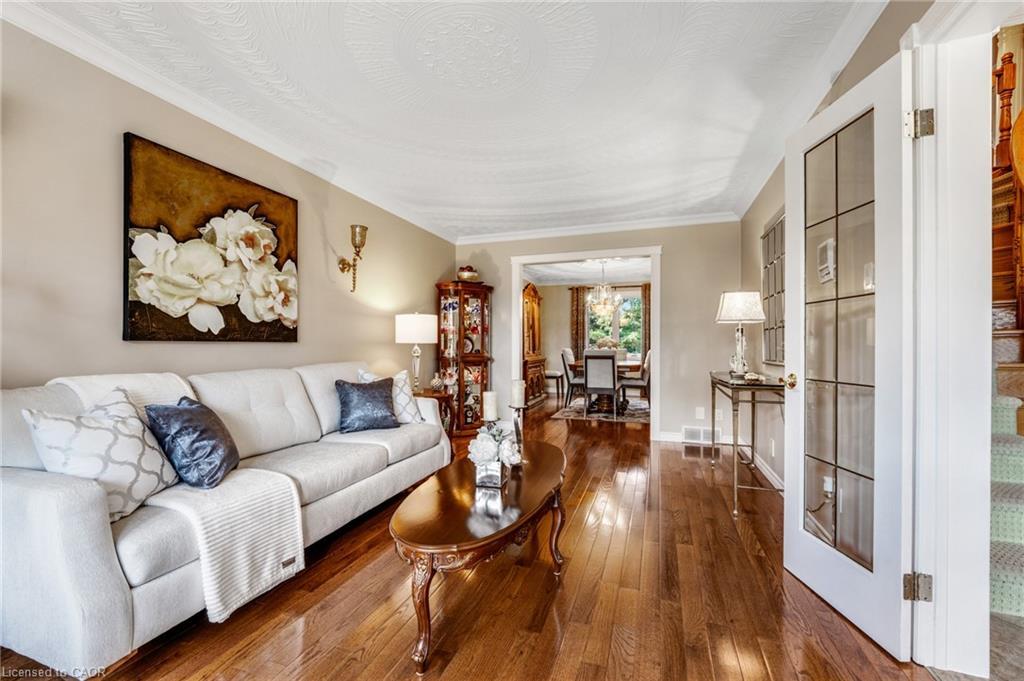 228 Michener Crescent, Kitchener, ON - Indoor Photo Showing Living Room