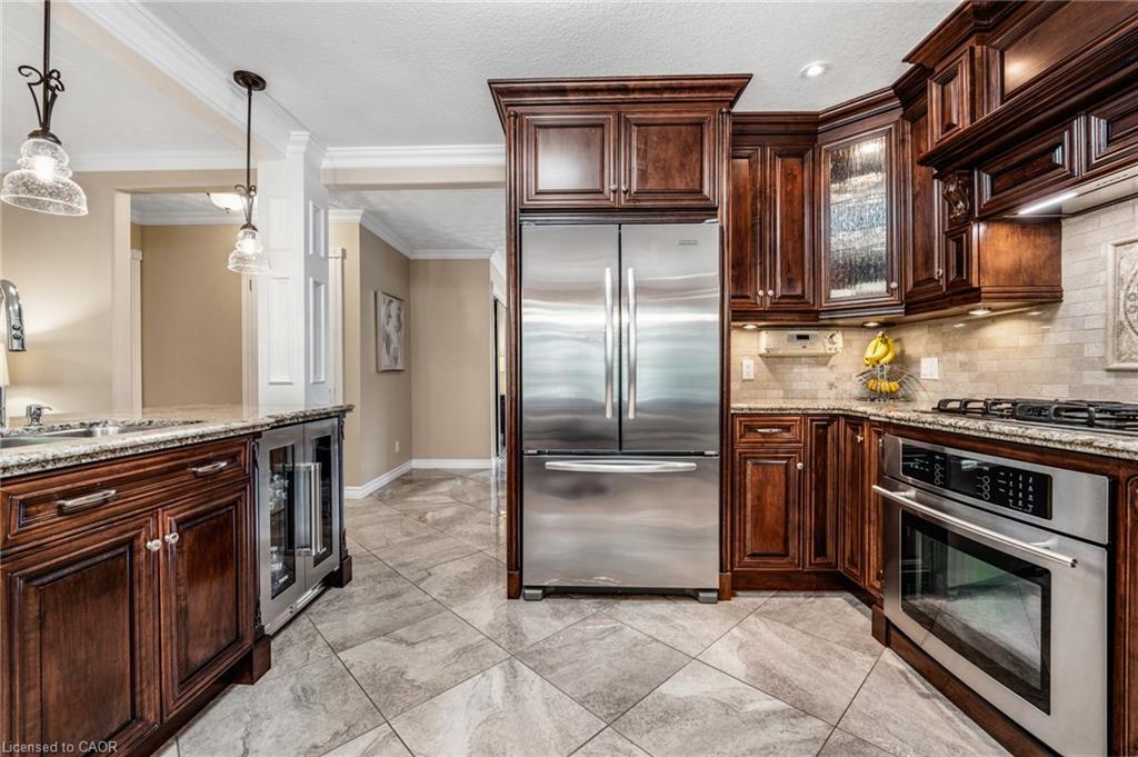228 Michener Crescent, Kitchener, ON - Indoor Photo Showing Kitchen With Stainless Steel Kitchen With Upgraded Kitchen