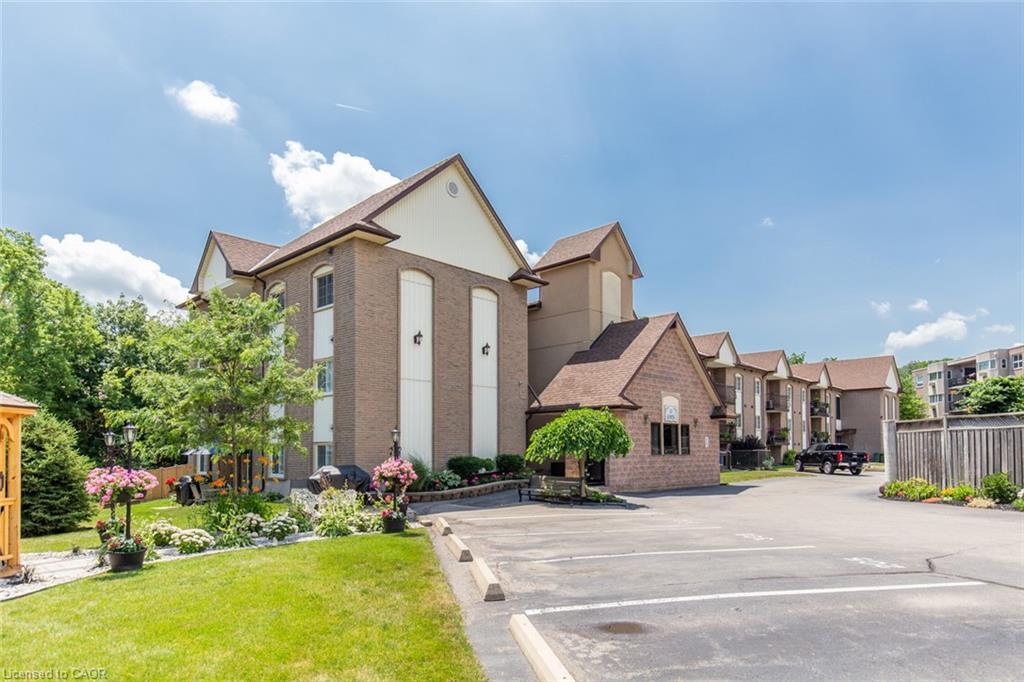 110-20 John Street, Grimsby, ON - Outdoor
