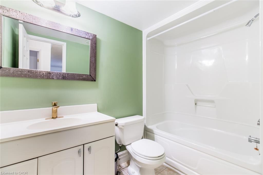 110-20 John Street, Grimsby, ON - Indoor Photo Showing Bathroom