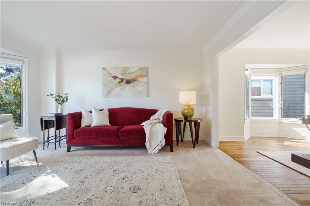 43 Glenayr Street, Hamilton, ON - Indoor Photo Showing Living Room