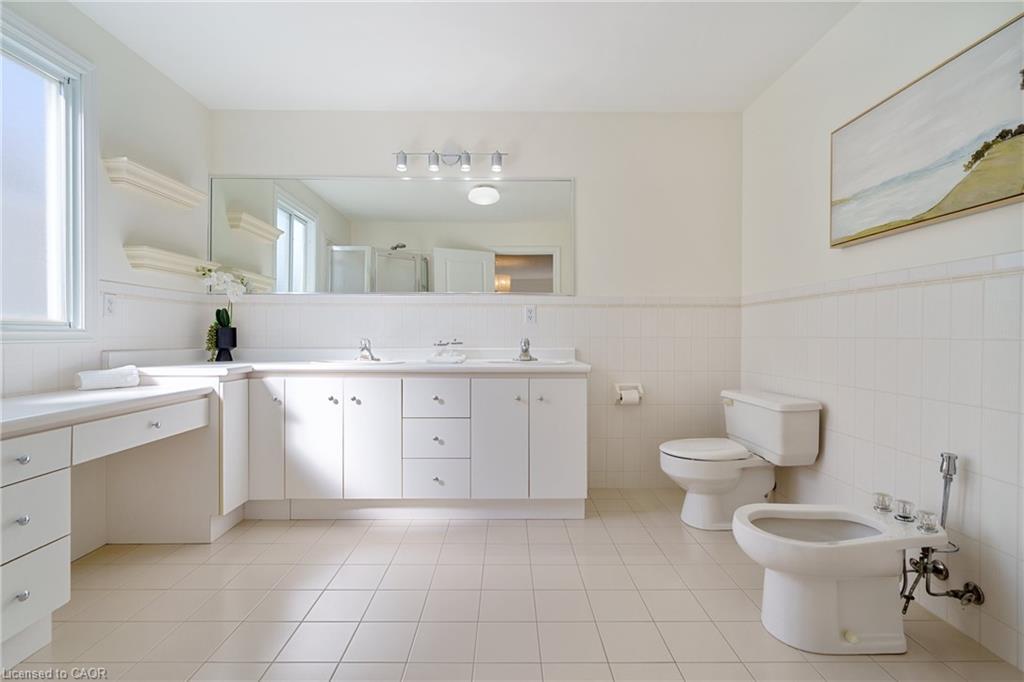 43 Glenayr Street, Hamilton, ON - Indoor Photo Showing Bathroom