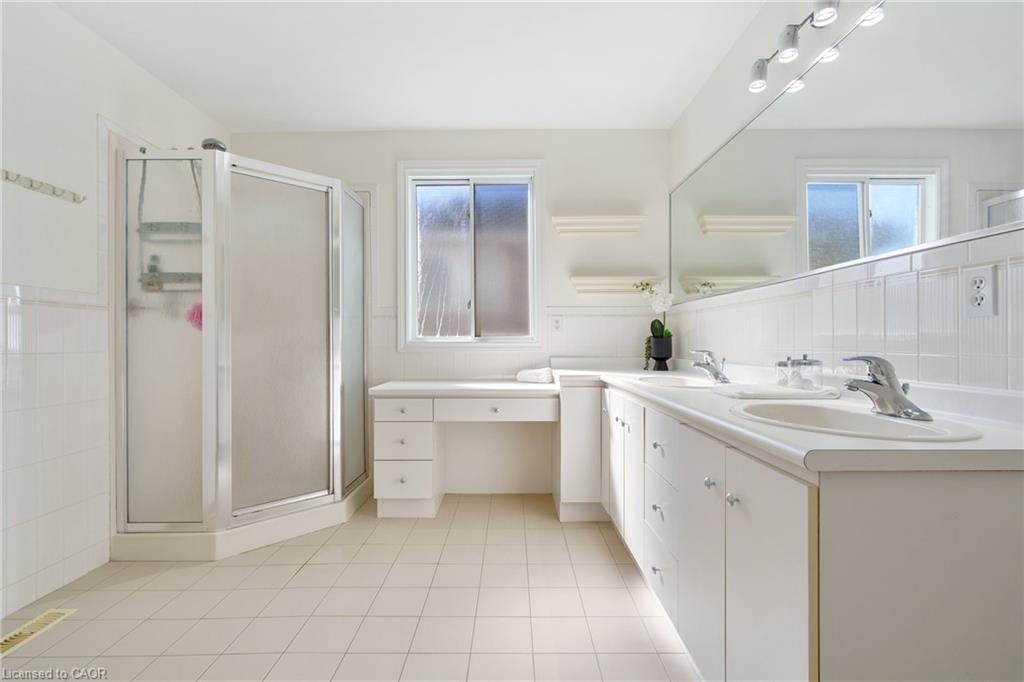 43 Glenayr Street, Hamilton, ON - Indoor Photo Showing Bathroom