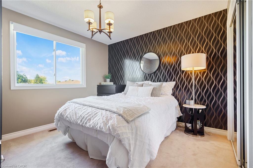 43 Glenayr Street, Hamilton, ON - Indoor Photo Showing Bedroom