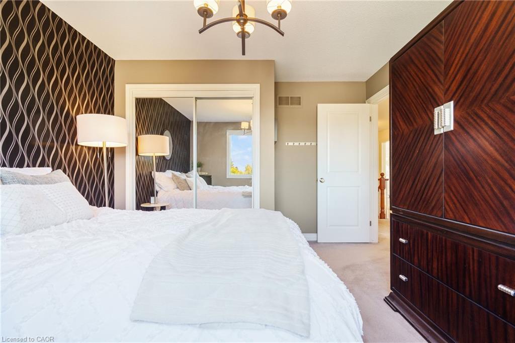 43 Glenayr Street, Hamilton, ON - Indoor Photo Showing Bedroom