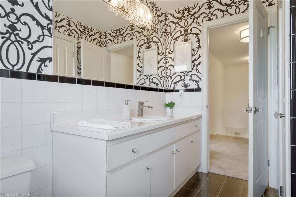43 Glenayr Street, Hamilton, ON - Indoor Photo Showing Bathroom