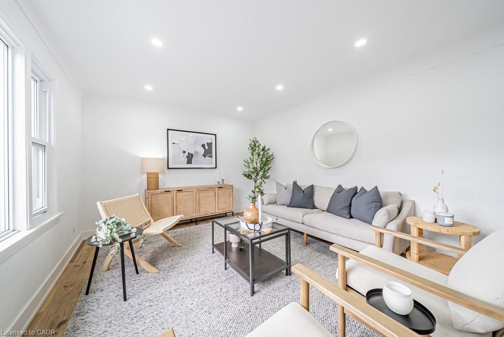 A-14 Woodbine Avenue, St. Catharines, ON - Indoor Photo Showing Living Room