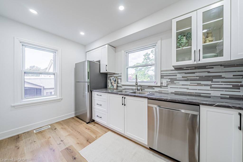 A-14 Woodbine Avenue, St. Catharines, ON - Indoor Photo Showing Kitchen