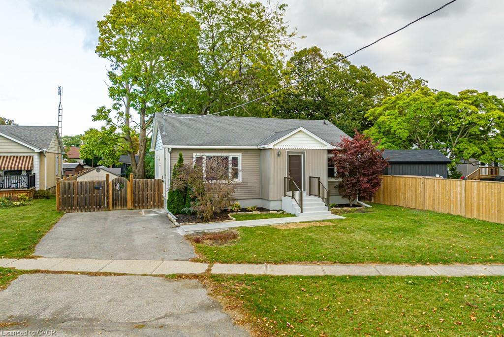 A-14 Woodbine Avenue, St. Catharines, ON - Outdoor