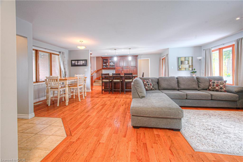 26 Esther Avenue, Cambridge, ON - Indoor Photo Showing Living Room