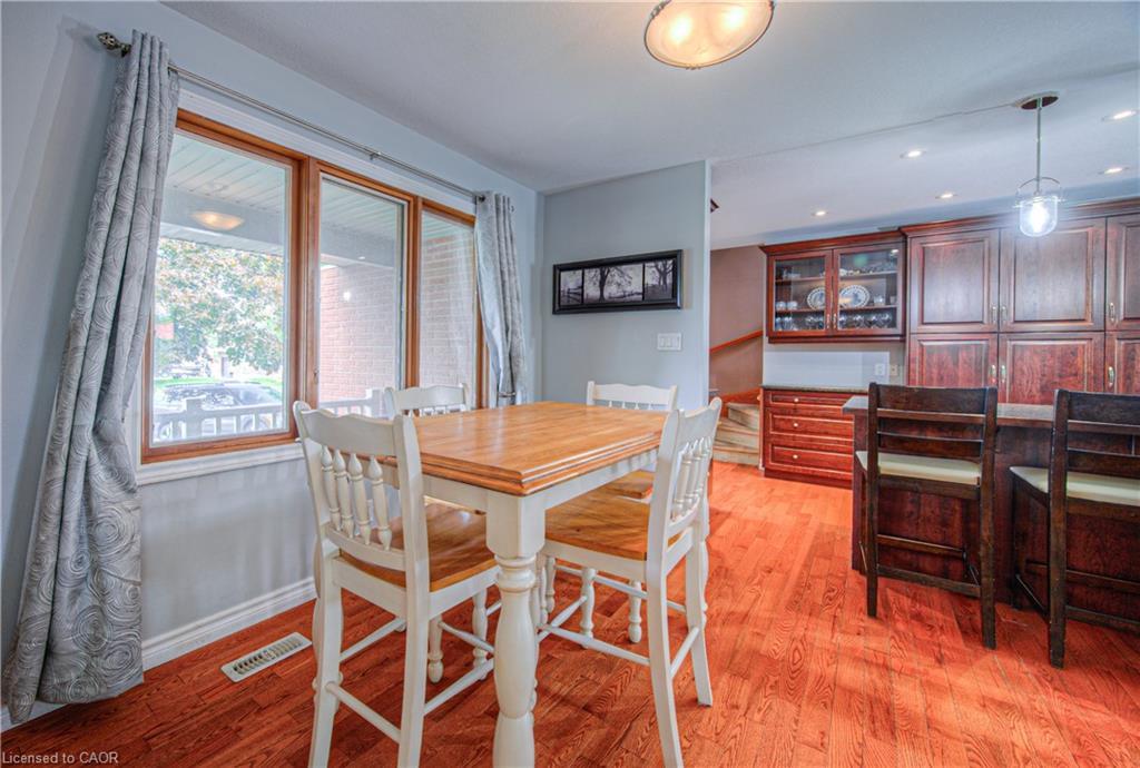 26 Esther Avenue, Cambridge, ON - Indoor Photo Showing Dining Room