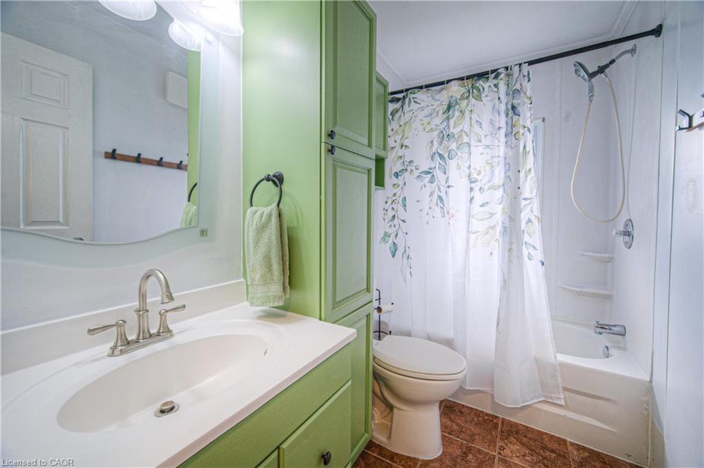26 Esther Avenue, Cambridge, ON - Indoor Photo Showing Bathroom