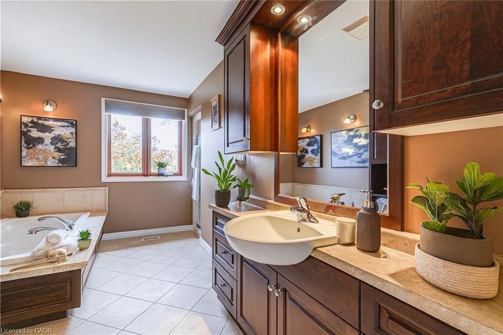 26 Esther Avenue, Cambridge, ON - Indoor Photo Showing Bathroom