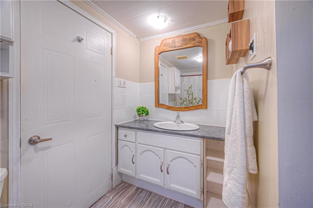 26 Esther Avenue, Cambridge, ON - Indoor Photo Showing Bathroom