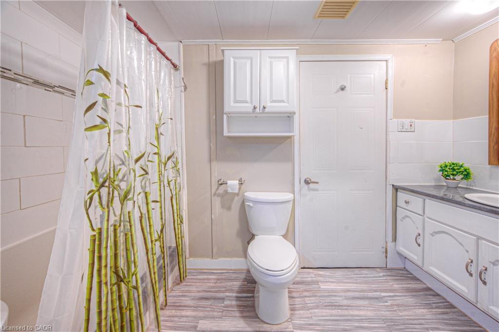 26 Esther Avenue, Cambridge, ON - Indoor Photo Showing Bathroom