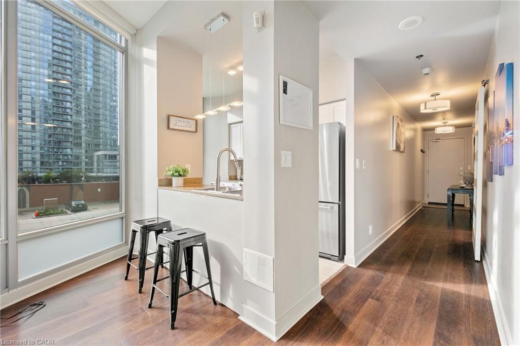 201-81 Navy Wharf Court, Toronto, ON - Indoor Photo Showing Other Room