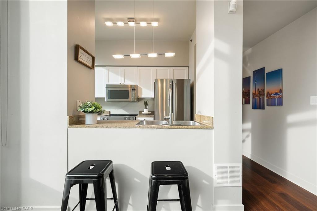 201-81 Navy Wharf Court, Toronto, ON - Indoor Photo Showing Kitchen