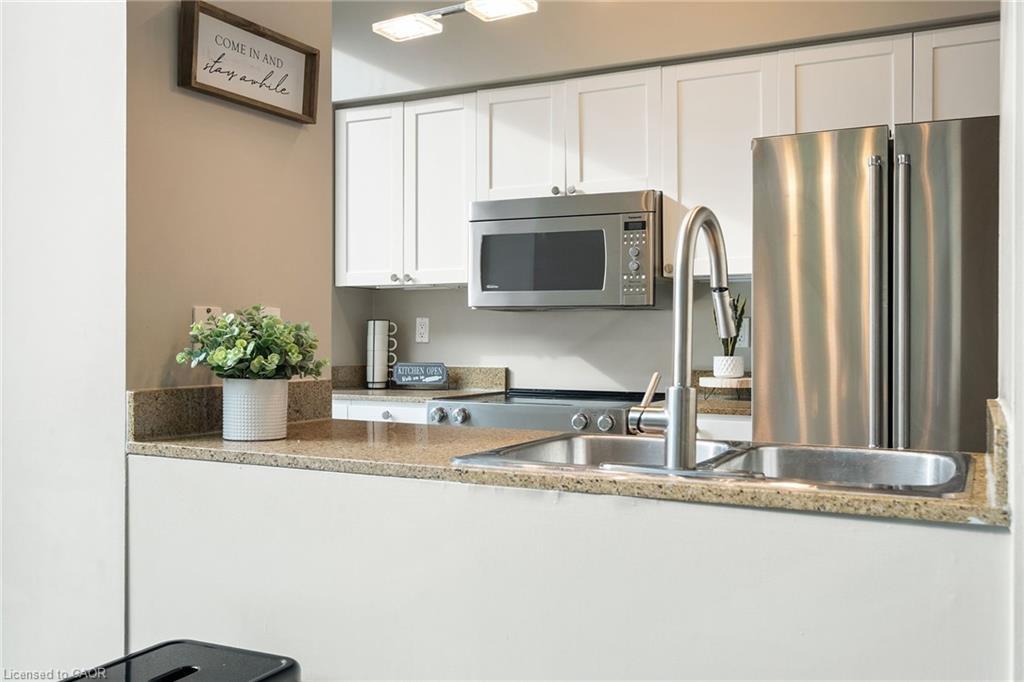 201-81 Navy Wharf Court, Toronto, ON - Indoor Photo Showing Kitchen With Stainless Steel Kitchen With Double Sink With Upgraded Kitchen