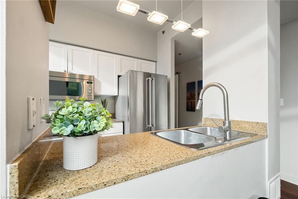 201-81 Navy Wharf Court, Toronto, ON - Indoor Photo Showing Kitchen With Stainless Steel Kitchen With Double Sink