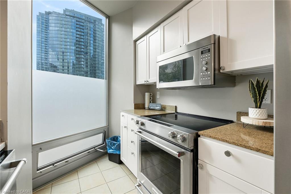 201-81 Navy Wharf Court, Toronto, ON - Indoor Photo Showing Kitchen