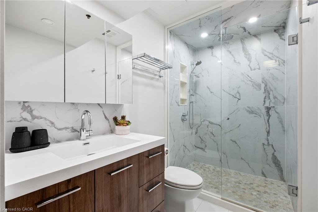 201-81 Navy Wharf Court, Toronto, ON - Indoor Photo Showing Bathroom