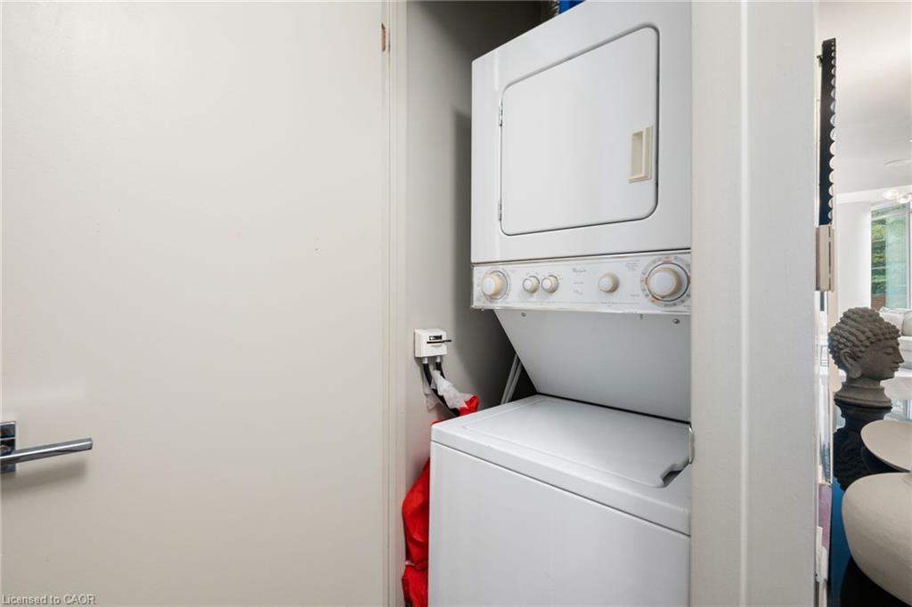 201-81 Navy Wharf Court, Toronto, ON - Indoor Photo Showing Laundry Room