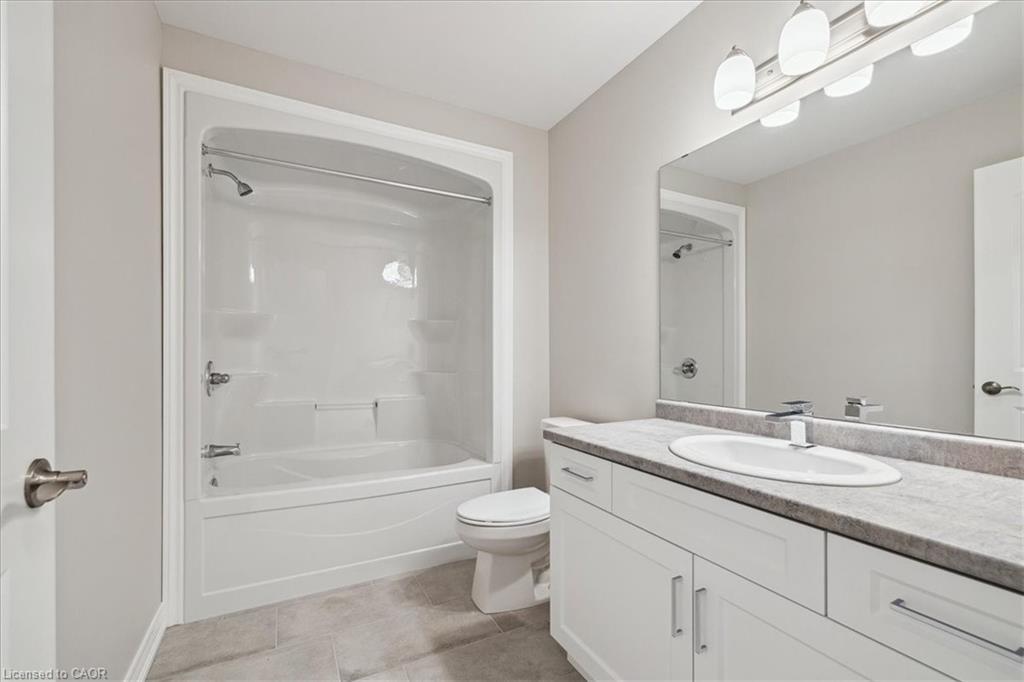81 Elvira Way, Thorold, ON - Indoor Photo Showing Bathroom