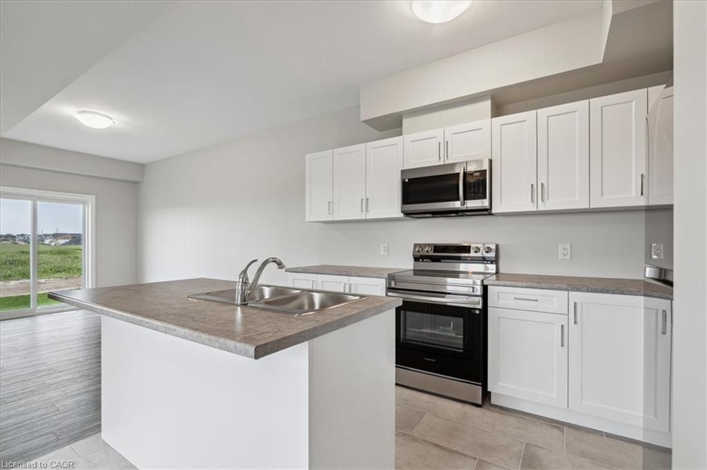 85 Elvira Way, Thorold, ON - Indoor Photo Showing Kitchen With Double Sink