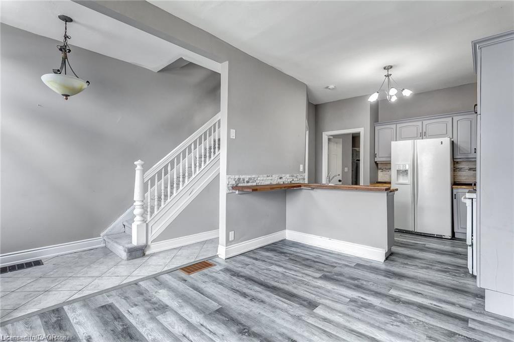 26 Madison Avenue, Hamilton, ON - Indoor